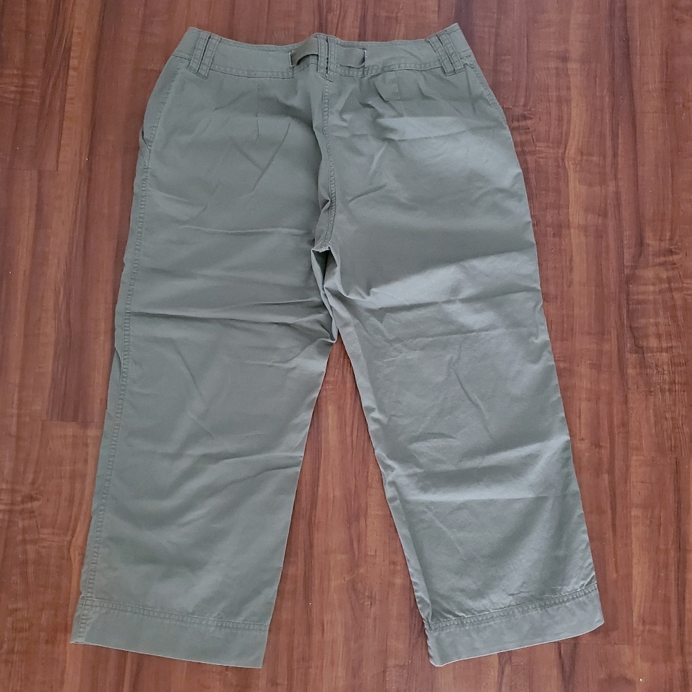 St. John's Bay Mid Rise Capris